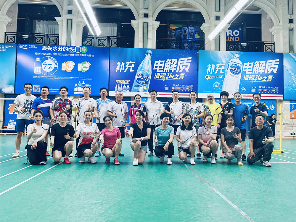 协会携手市区领导、奥运冠军及深圳知名企业家成功举办宝能羽毛球联谊活动